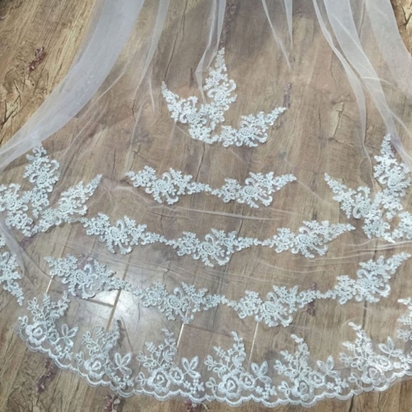 ⭐️WHITE Lace Edge Cathedral Length Wedding Bridal Veil with Comb⭐️ - Picture 2 of 11